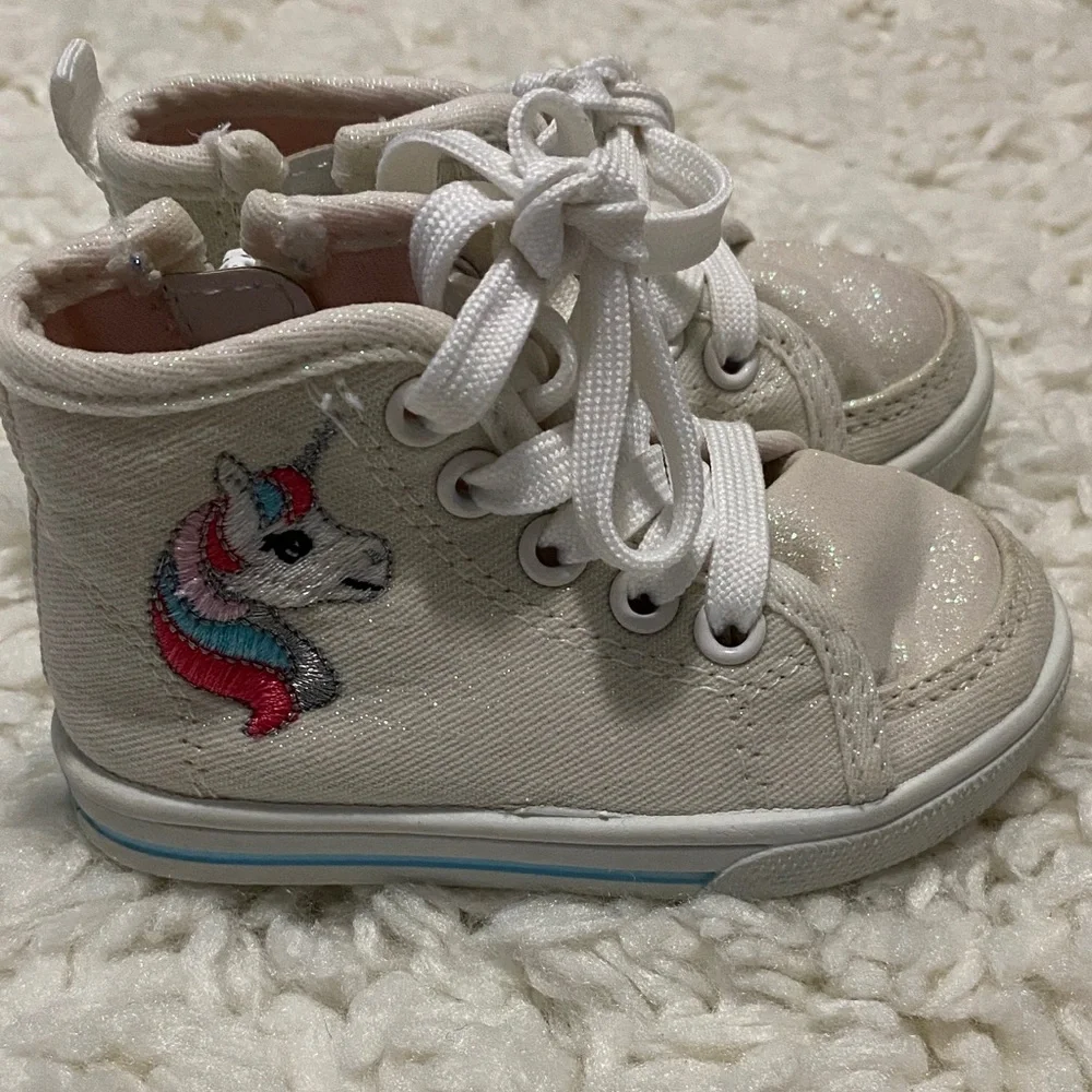 Carters baby girl size 4 Unicorn Embroidered  white glittery High-Top Sneakers